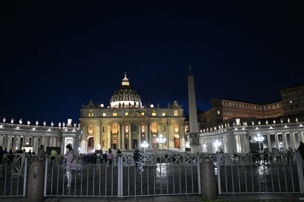 Tras el rito de constatación y de que se revelara la causa de su deceso, las habitaciones del Papa Francisco han empezado a ser selladas. 
