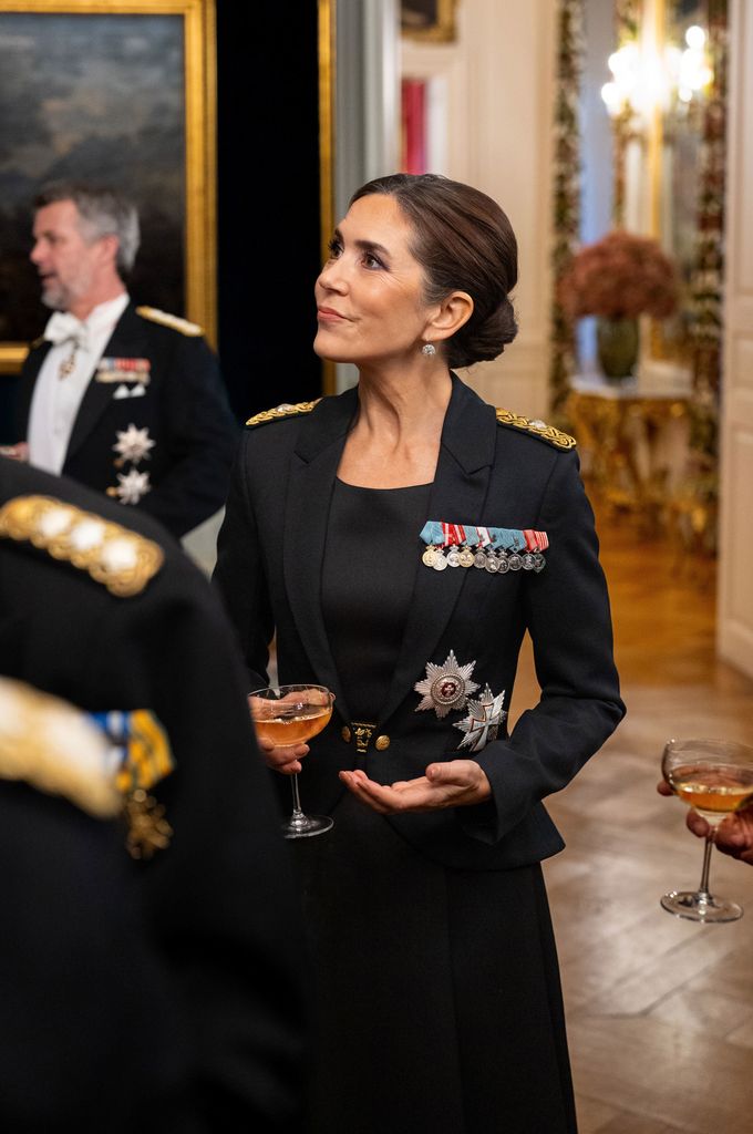 La reina Mary de Dinamarca en Palacio de Christian VII, en Amalienborg, para una cena de gala, 2026.