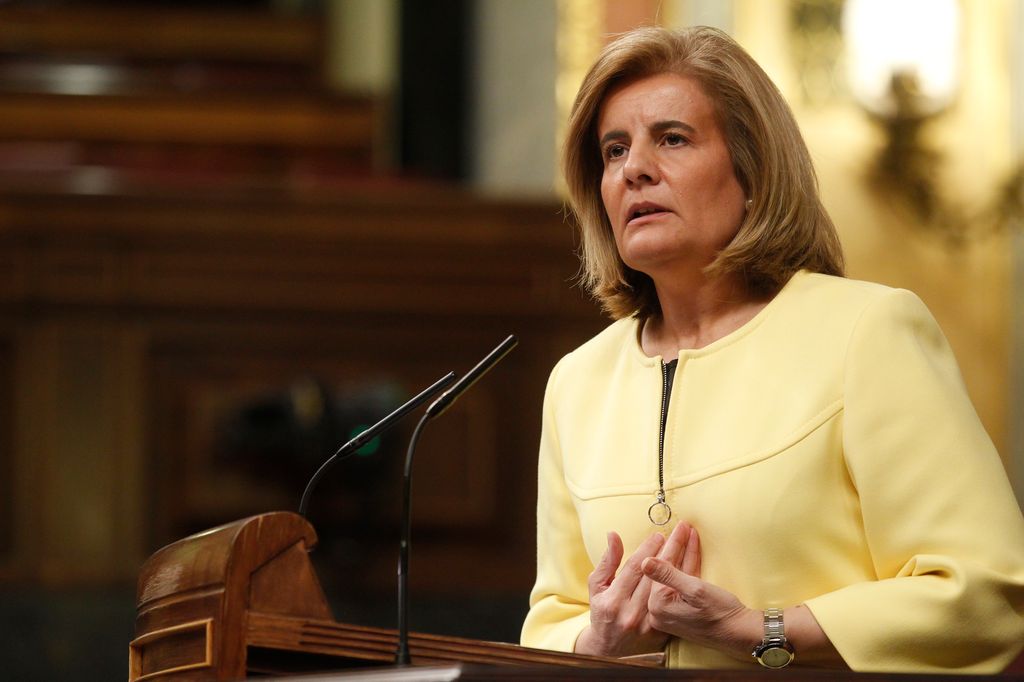 Fátima Báñez durante una sesión del Parlamento en 2017
