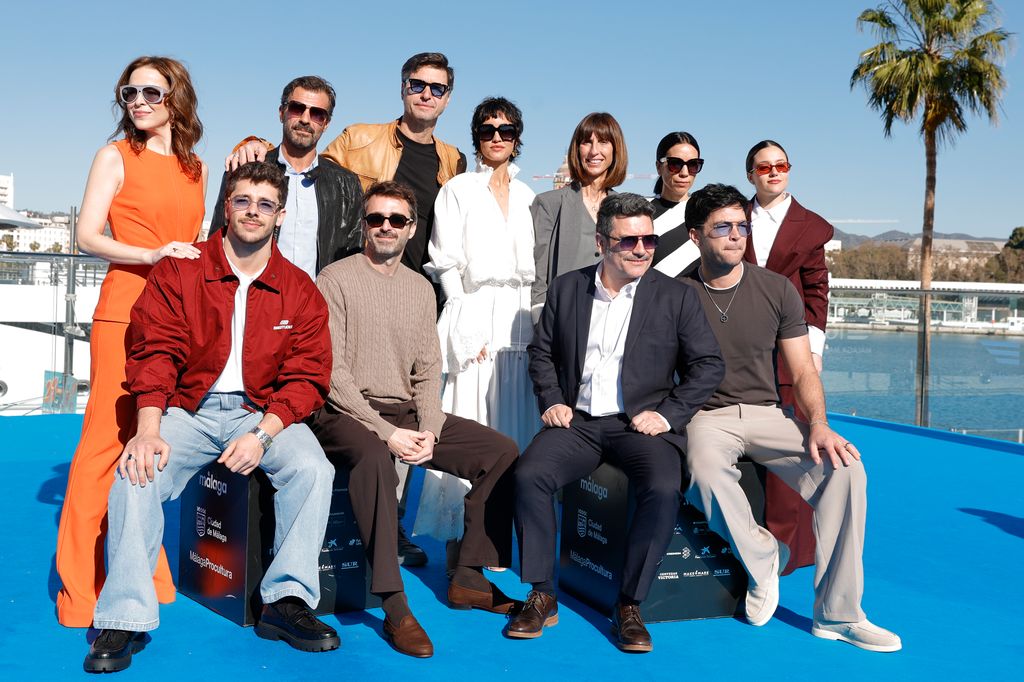 Germán Alcarazu, Silvia Abascal, Rodolfo Sancho, Itziar Miranda y Megan Montaner, entre otros, en el photocall de la serie "Entre tierras" en el Festival de Málga