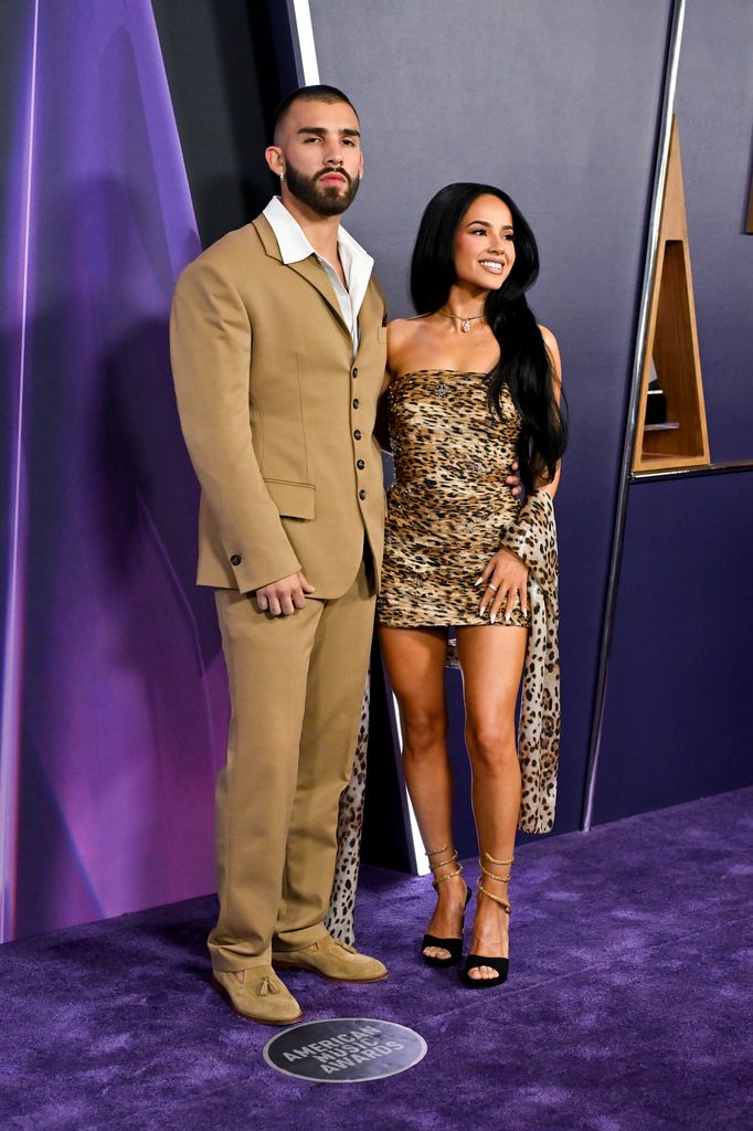 Manuel Turizo y Becky G están promocionando su nueva colaboración en el tema "Qué haces"