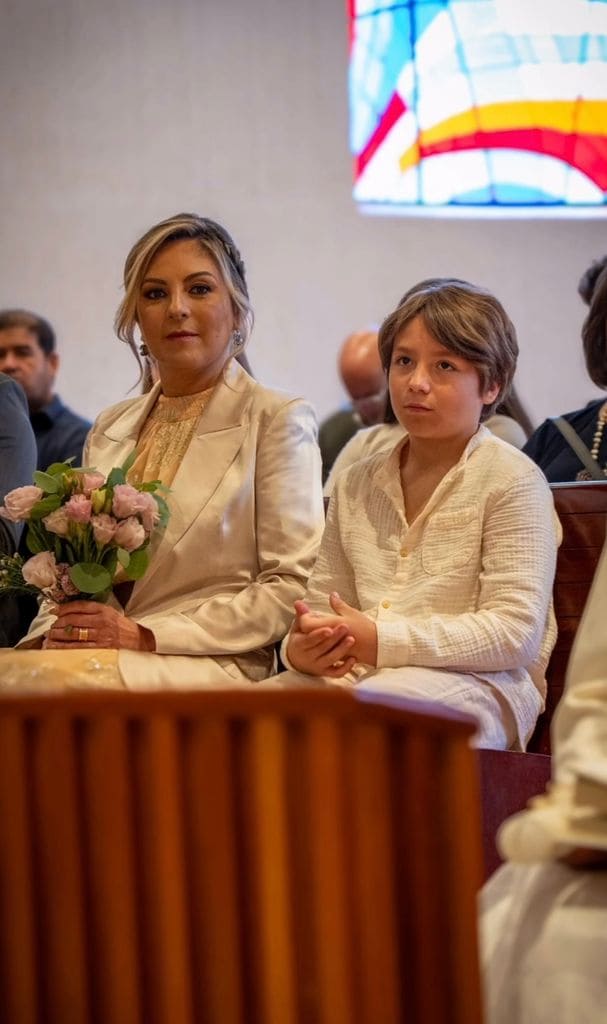 Mariana Ochoa junto a su hijo menor, Vicente.