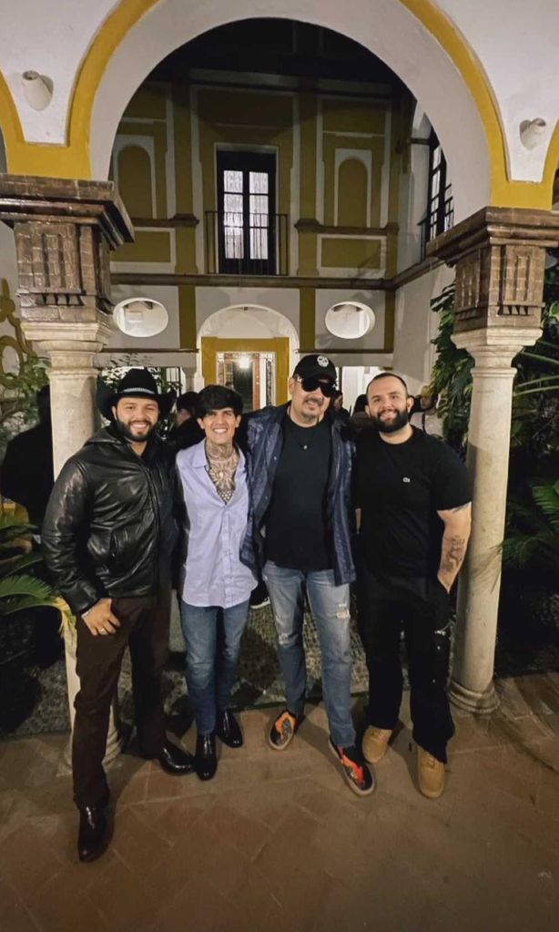 pepe aguilar y car n le n en los latin grammy
