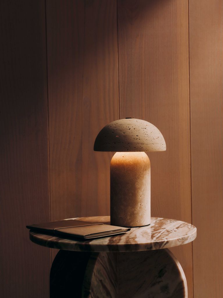 Lámpara de mesa de travertino