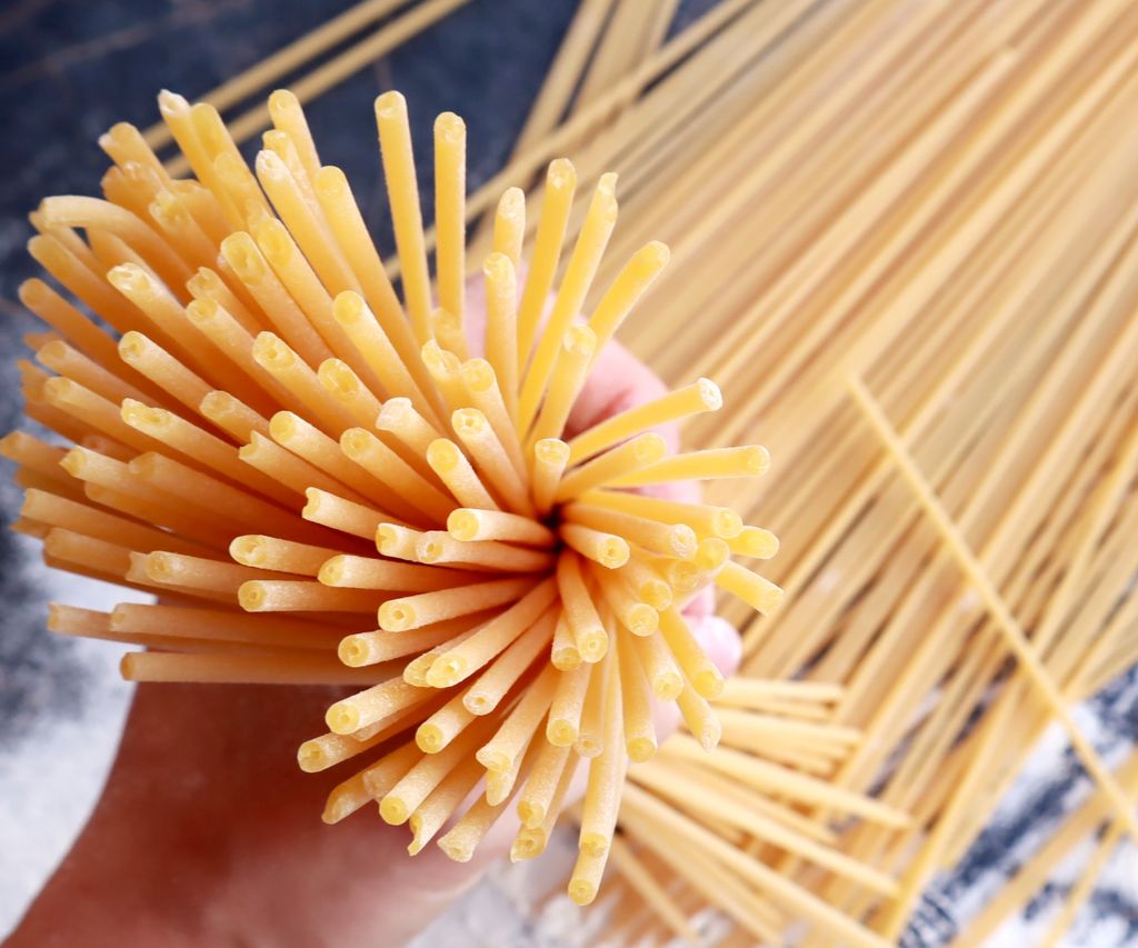 Bucatini, la variedad de pasta larga que usa el actor para su receta.