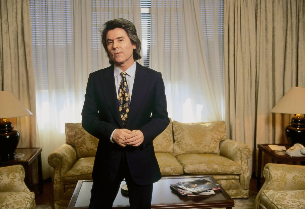 El cantante Raphael posando en una imagen de archivo en su casa de Madrid