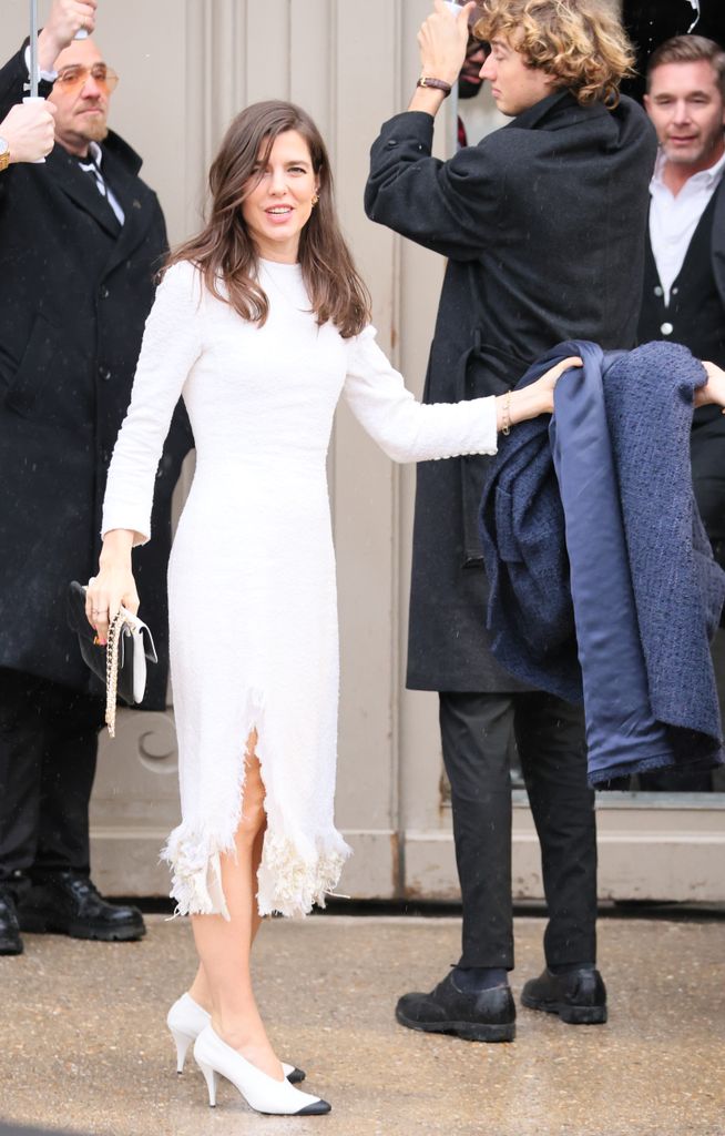 Carlota Casiraghi a su llegada al desfile de Chanel en París. 