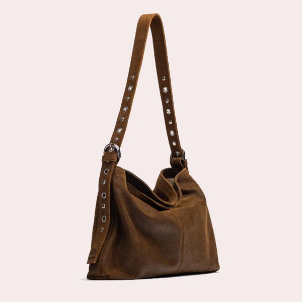 Bolso mediano con tachuelas
