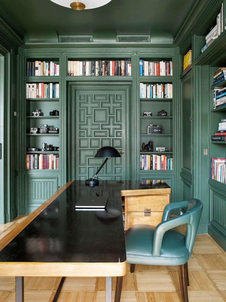 Despacho que combina elementos recuperados y de nueva adquisición