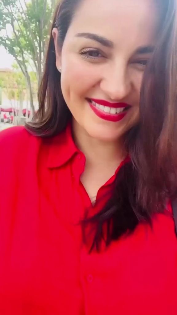 Maite Perroni se sinceró sobre su experiencia como madre a propósito de su viaje a Disney con su hija.