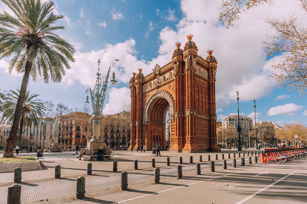 Este verano, Barcelona se convierte en un destino perfecto gracias a su fusión entre cultura e historia.