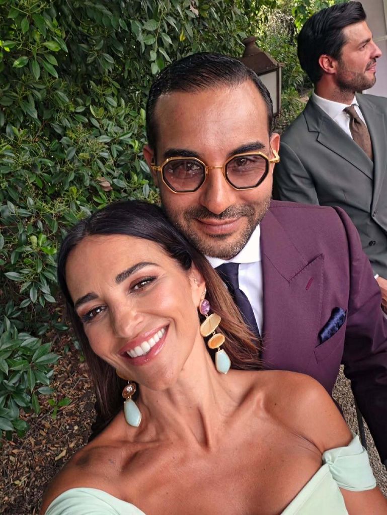 Paula Echevarría con vestido menta y tocado en la boda en Madrid de Ingrid Sanz Asensio e Ilies Hassaine.