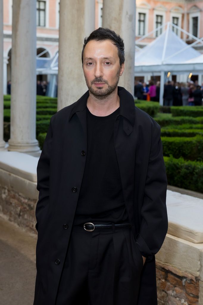 Anthony Vaccarello se despide de Saint Laurent. 