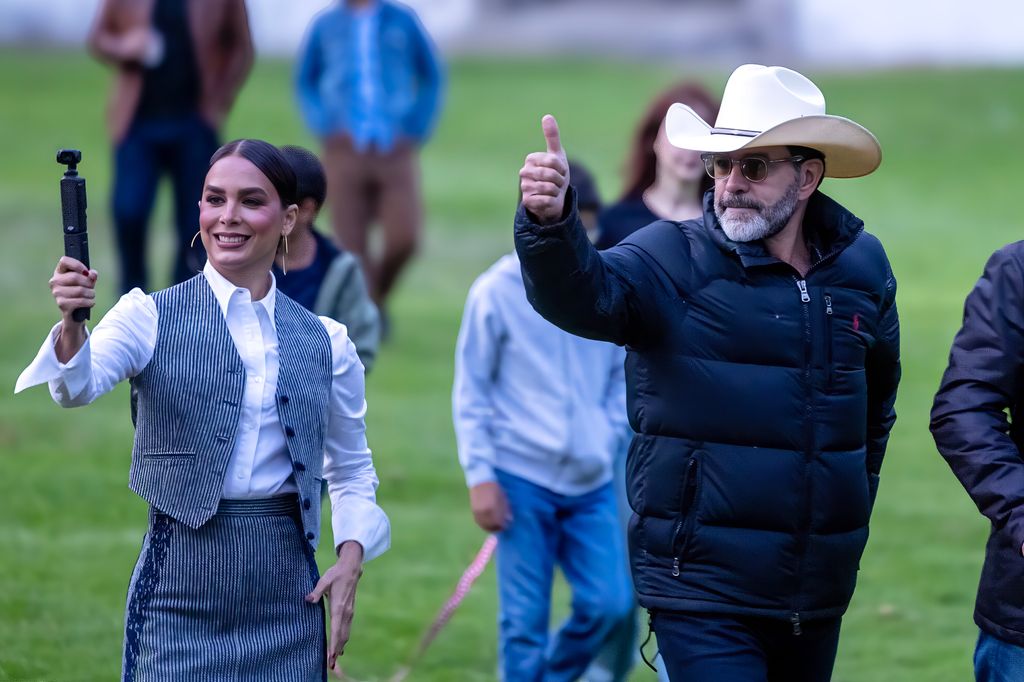 Biby Gaytán y Eduardo Capetillo acompañaron a su hijo en este día tan importante.