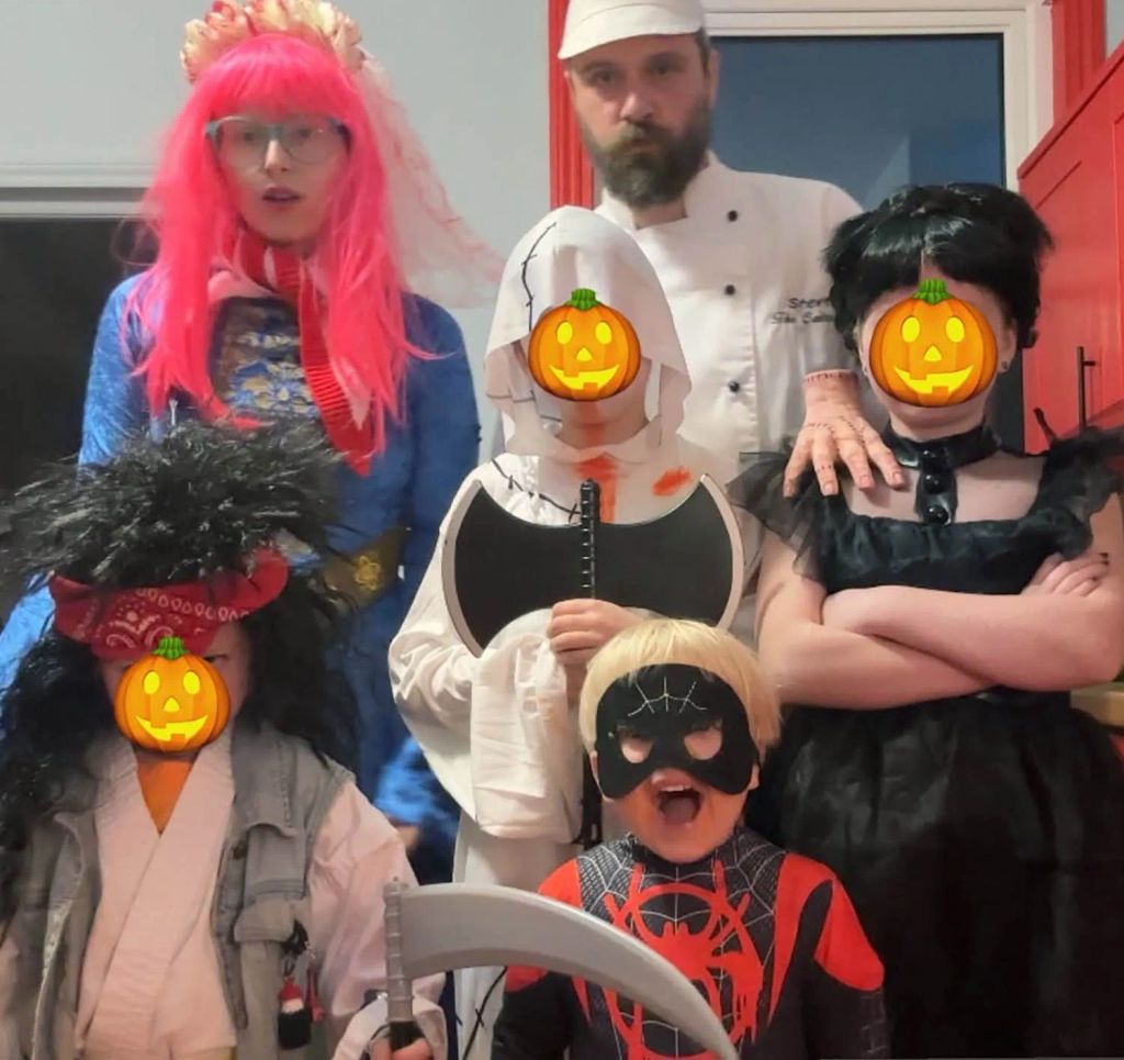Jessie Cave y Alfie Brown junto a sus hijos