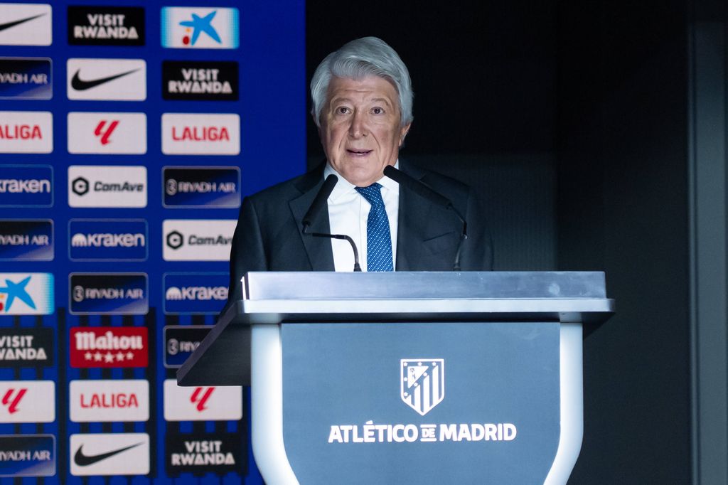 Enrique Cerezo, presidente del Atlético de Madrid, en una rueda de prensa