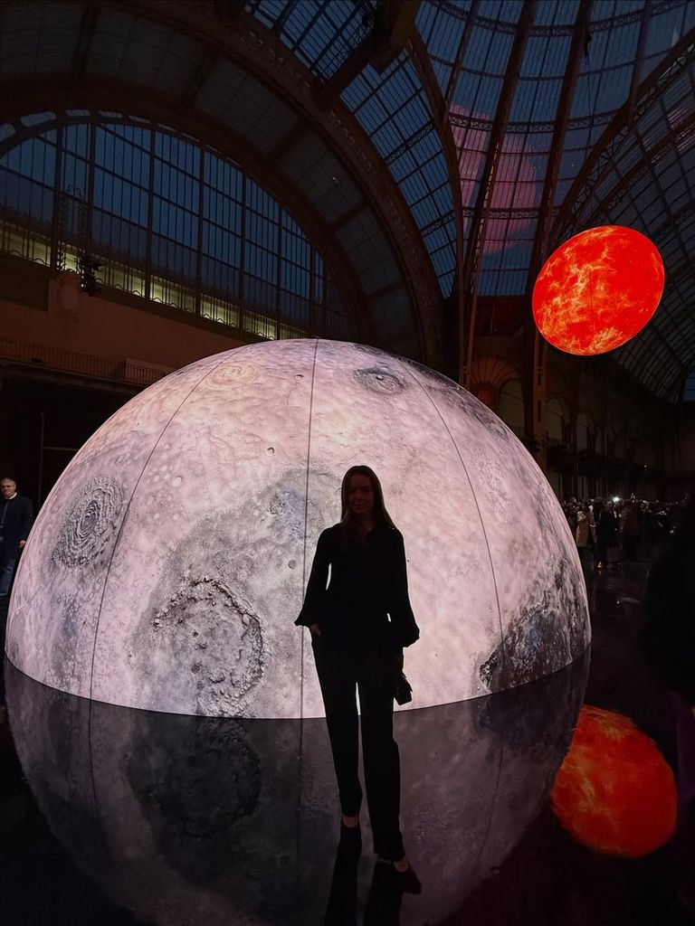 Alejandra de Hannover y su misterioso look de Paris Fashion Week