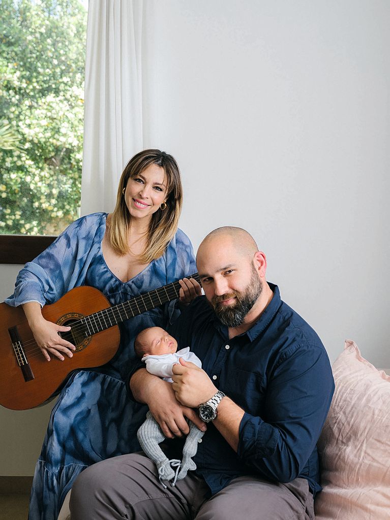 Gisela con su pareja José Ángel y su hijo