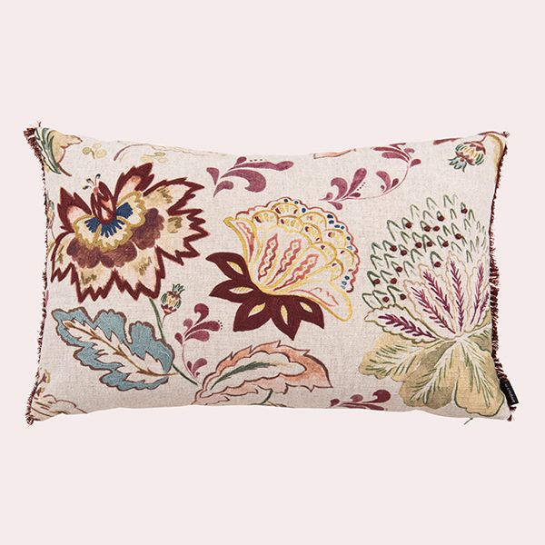 Renna Cojín de Flores Bordadas y de Pompones Burdeos de Maisons du Monde