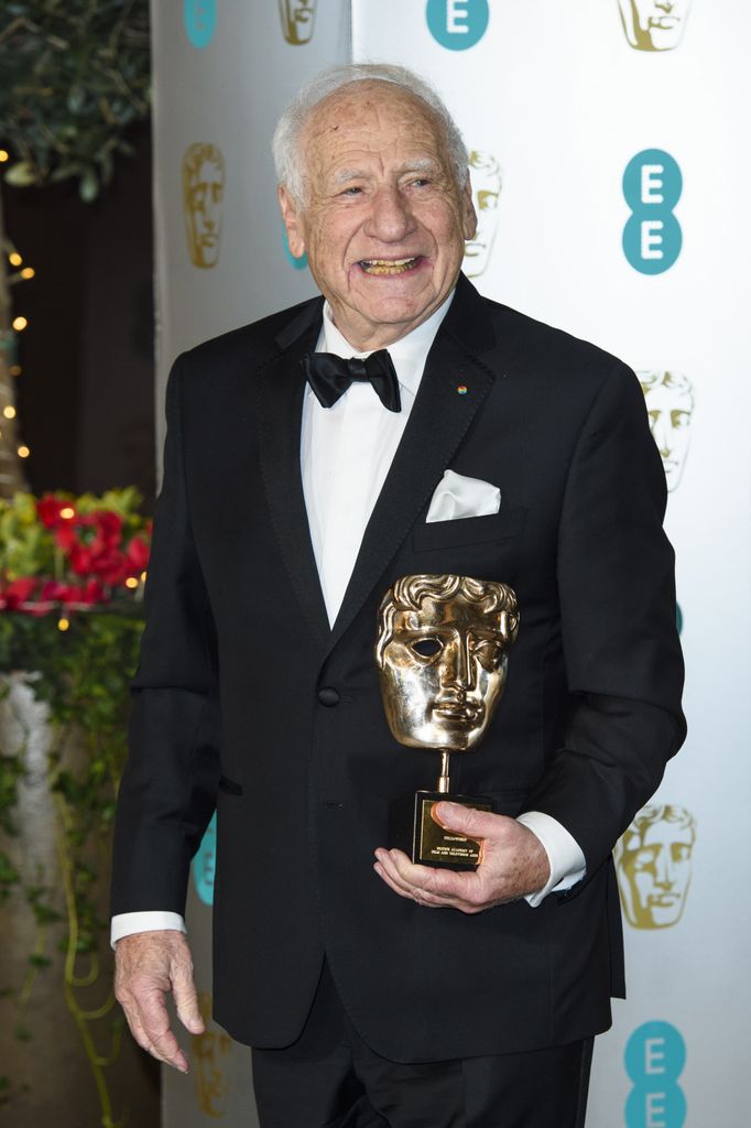 El director Mel Brooks, con el premio a la trayectoria en 2017 