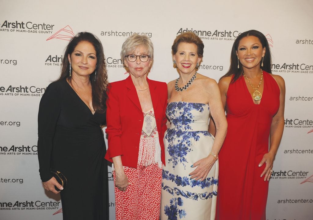 Adrienne Arsht junto a Gloria Estefan, Rita Moreno y Vanessa Williams. 