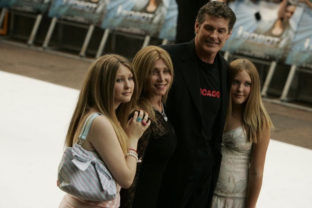 Hasselhoff y Pamela junto a sus hijas, Taylor, de 34 años, y Hayley, de 32