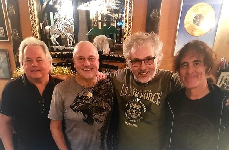Muere Paul Mario Day a los 69 años, primer vocalista de Iron Maiden  
