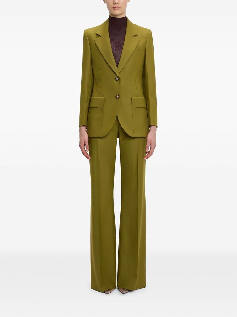 Kate MIddleton lleva un traje verde oliva de Victoria Beckham