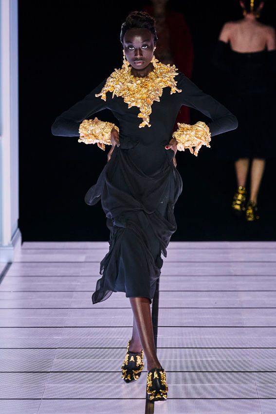 moschino f22 023023220303