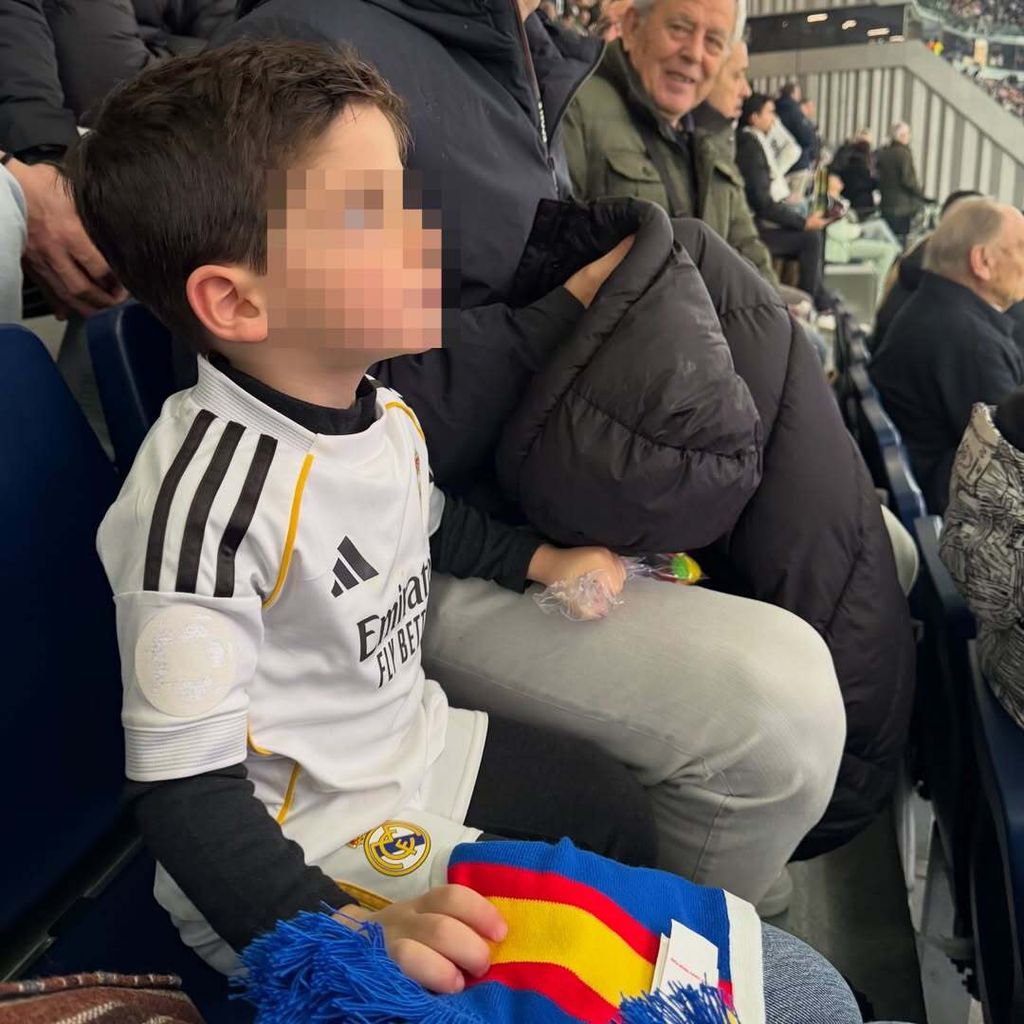 Su hijo Diego, con el uniforme del Real Madrid