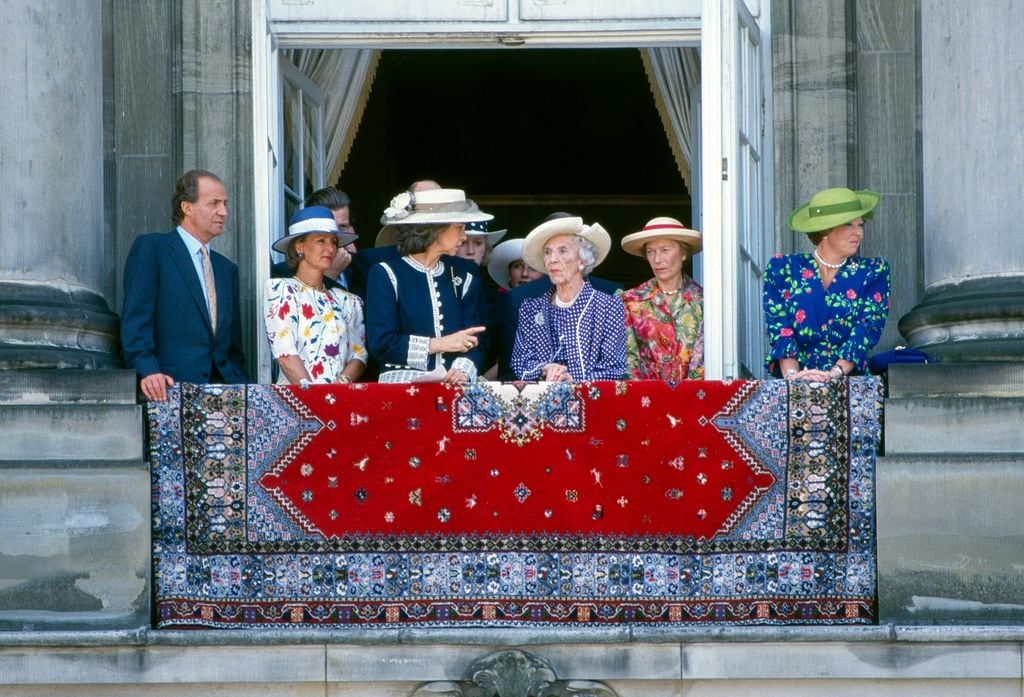 La reina Sofía en el centro de la realeza europea reunida en Copenhague con motivo de las bodas de plata de Margarita de Dinamarca y el príncipe Henrik