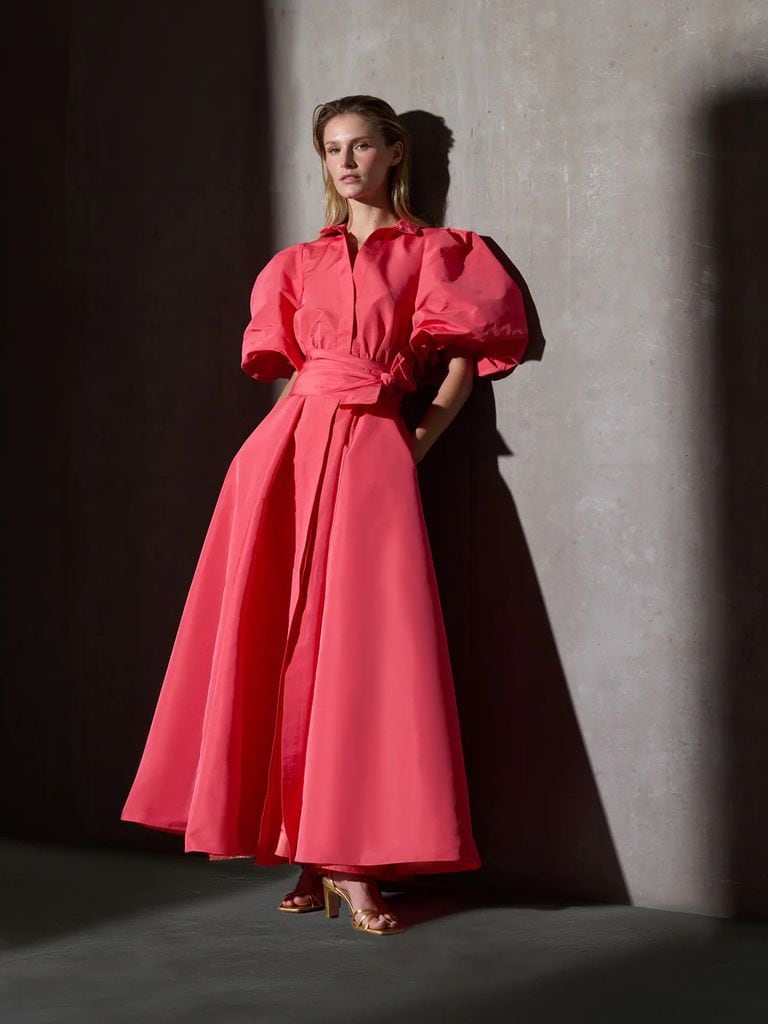 Vestido fucsia con volumen para invitada de Lorenzo Caprile para Silbon
