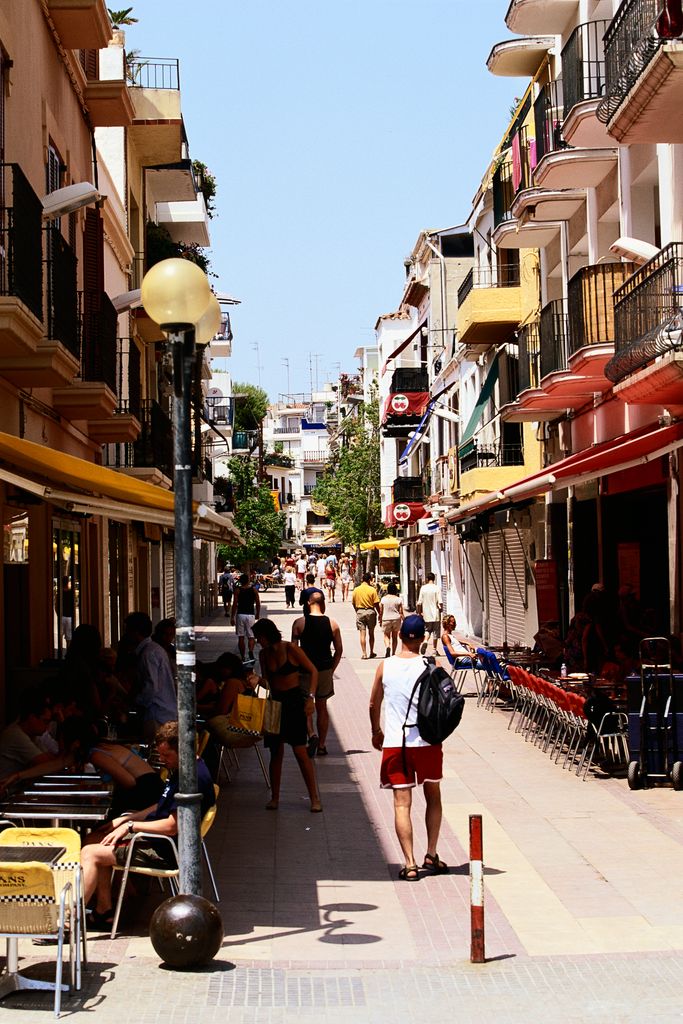 calle dos mayo sitges