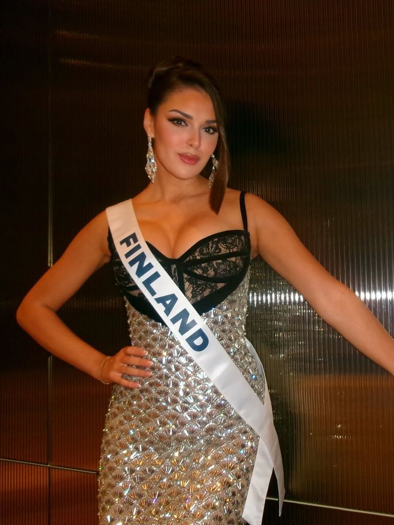 Sarah Dzafce, de 22 años, ha sido despojada tras compartir una fotografía racista en contra de la comunidad asiática.