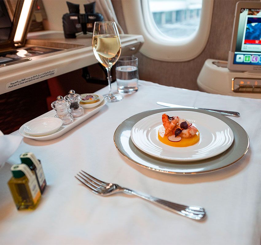 Volar en clase ejecutiva (business) y primera (first class): diferencias y ventajas