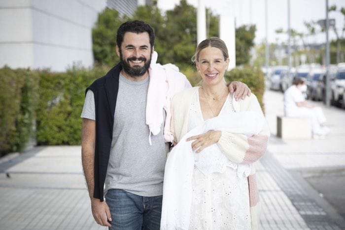 Carola Baleztena y Emiliano Suárez ya están en casa con su hija Juana