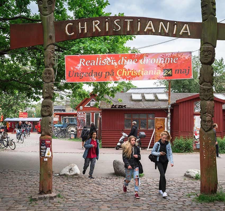 Entrada al barrio de Christiania en Coponhague