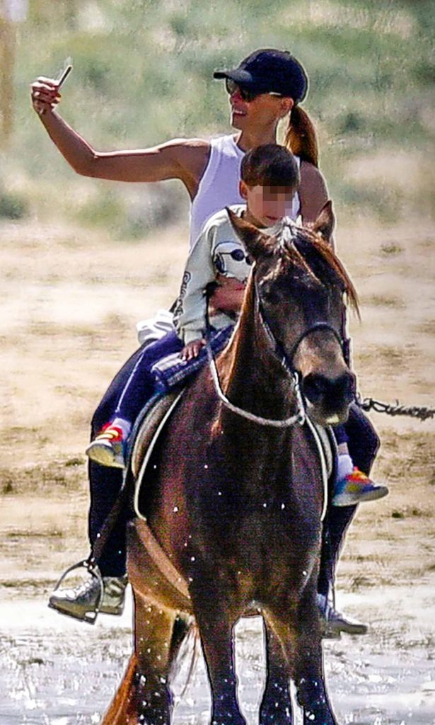 HOLA 4107 Eva Gonzalez a caballo