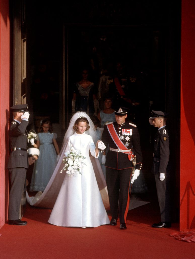 Los reyes Harald y Sonia en el día de su boda hace 58 años