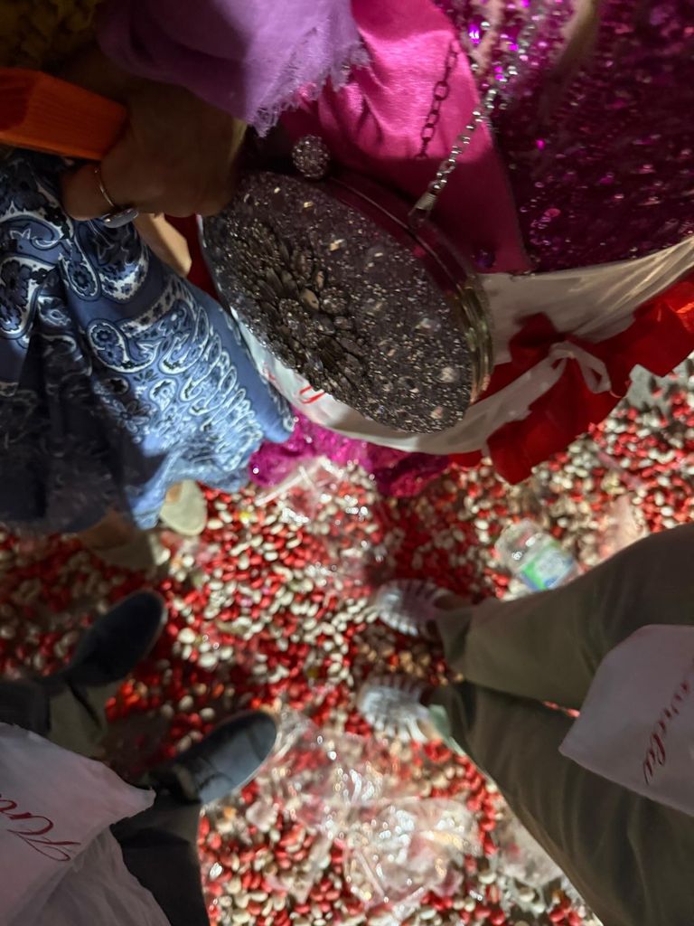 Peladillas y otros detalles de la boda del nieto de Camarón