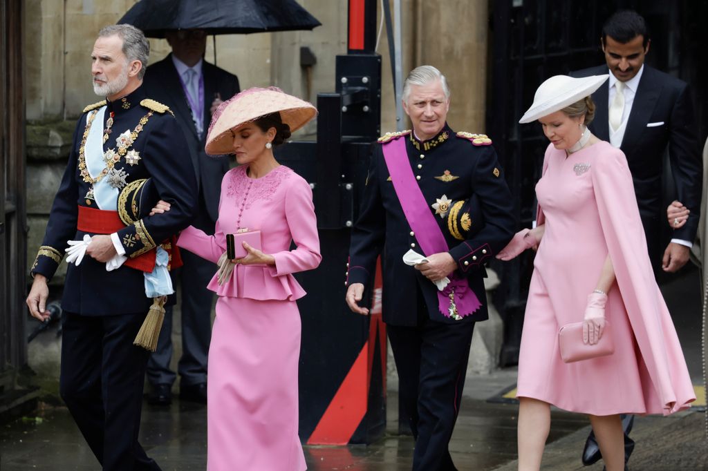 Los reyes Felipe y Letizia con los reyes Felipe y Matilde de Bélgica en la coronación de Carlos III 