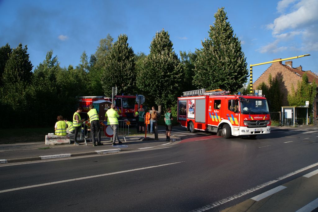 Los servicios de emergencia respondieron al llamado para apagar el incendio, el cual por fortuna no dejó víctimas.