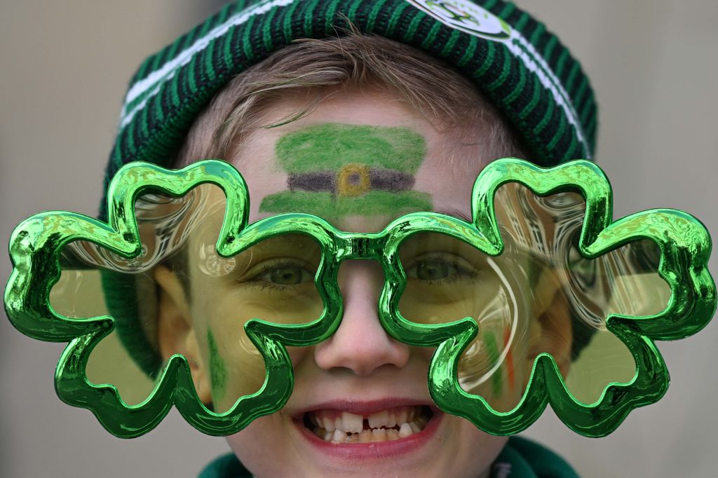 El verde se ha convertido en el color universal del Día de San Patricio, hasta el punto de teñir ropa, edificios, monumentos e incluso ríos cada 17 de marzo