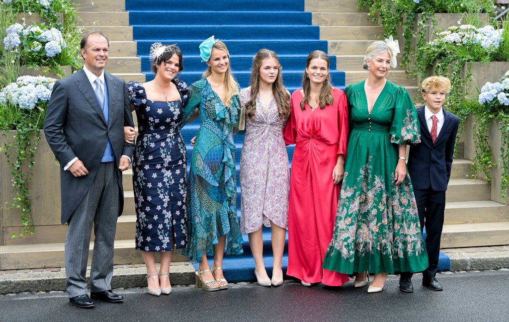 Tatiana de Liechtenstein, con su marido Philipp von Lattorff, y cinco de sus siete hijos