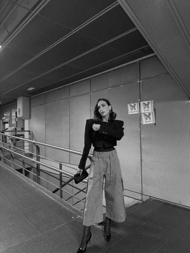 Chaqueta torera y pantalón culotte: el look infalible de Rocío Osorno para crecer 10 centímetros 