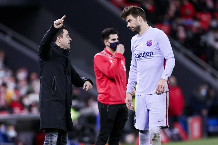 Gerard Piqué y Xavi Hernández