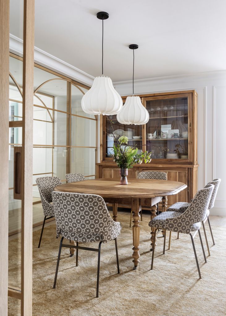 Comedor con muebles de madera