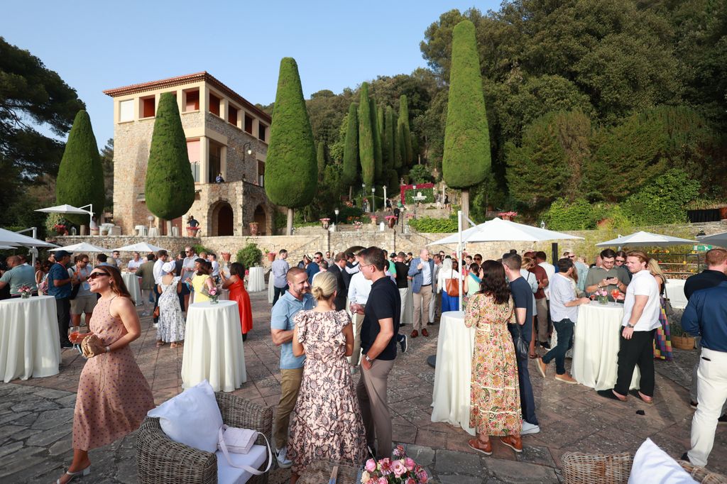 La Villa Domergue, con sus jardines exuberantes y vistas privilegiadas sobre Cannes, ha sido durante años el escenario secreto de las deliberaciones del jurado