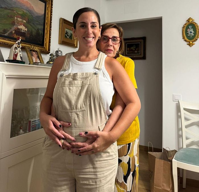 Anabel Pantoja con su madre