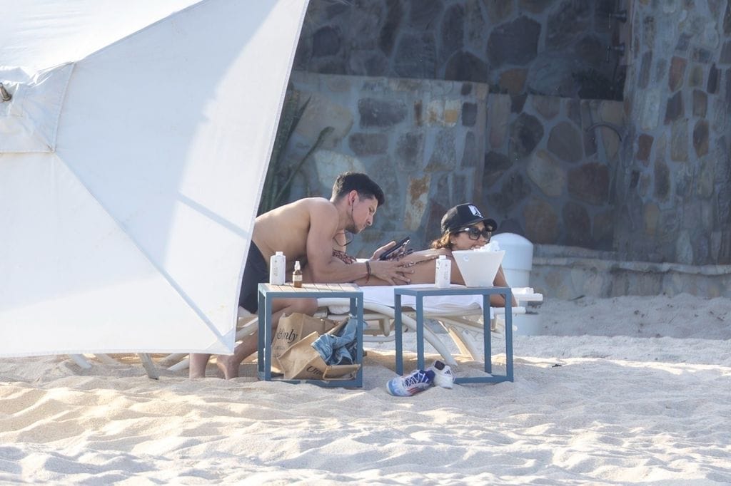 Jessica Alba y Danny Ramirez se dejaron ver felices en su escapada a México.